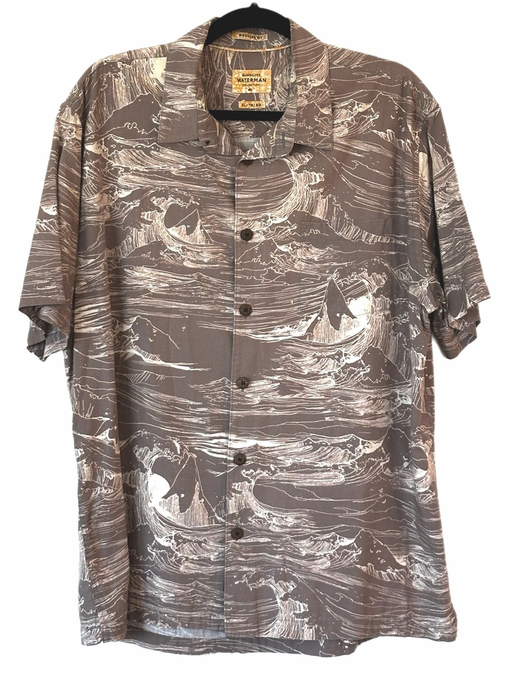 Quiksilver Waterman Men’s Short Sleeve Button-Up Hawaiian Shirt